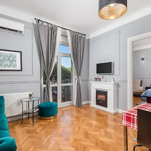 Tiziano-belveder With Private Garage Apartament